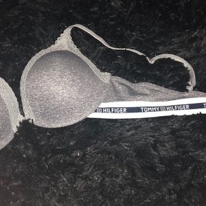 Tommy 34c push-up plunge